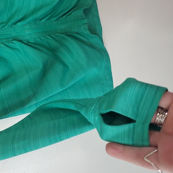 Athleta Crosscurrent UPF 50+ Jacket Size Small Green Ruched Back Pocket - Picture 6 of 13
